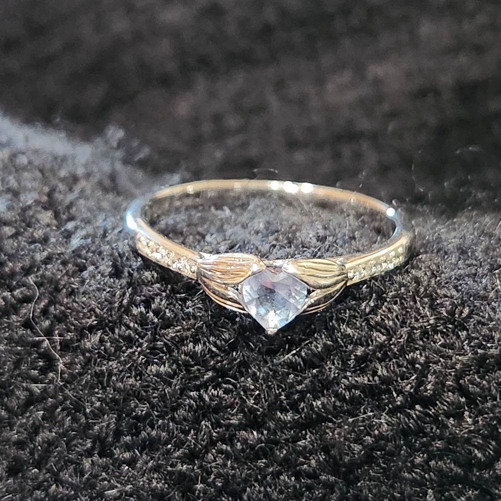 Elegant Heart-Shaped Silver Ring